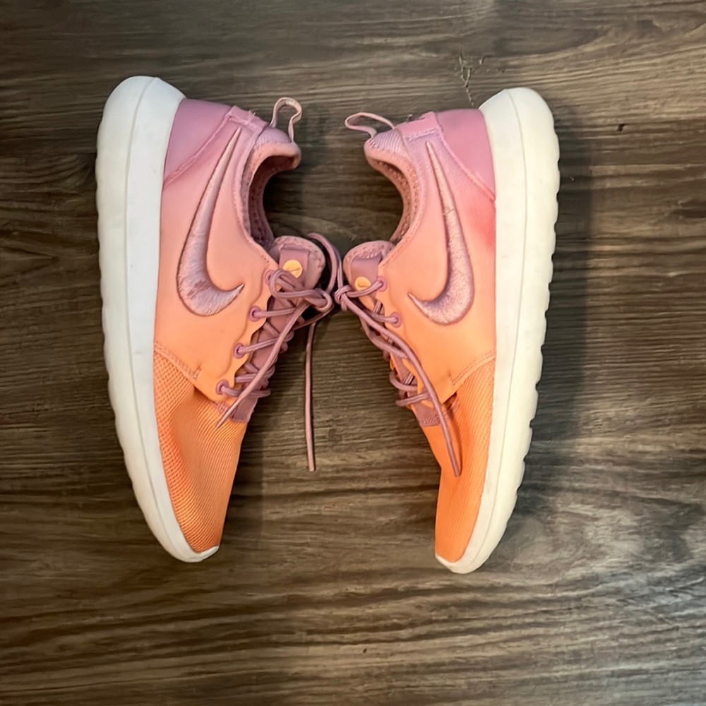 Nike tennis shoes